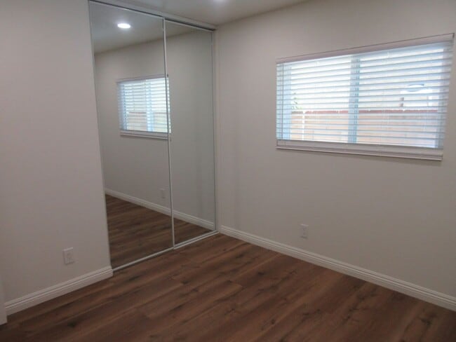 Building Photo - Beautiful updated 1-story home in Northridge