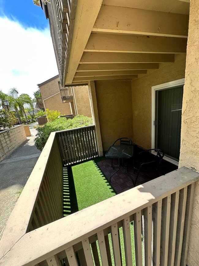 Building Photo - 8581 Villa La Jolla Dr