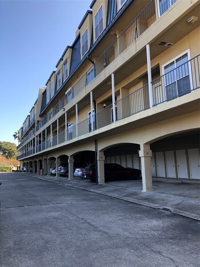 Building Photo - 921 Marine Dr