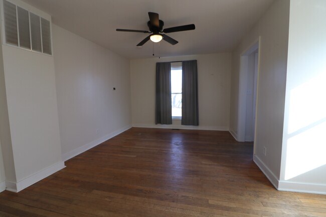 Building Photo - 511 W Pine St