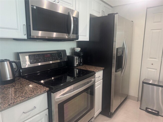 Building Photo - 1155 Brickell Bay Dr