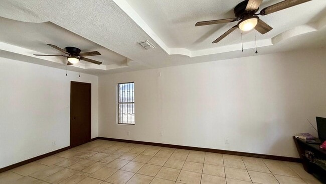 Building Photo - 1419 Reagan Dr