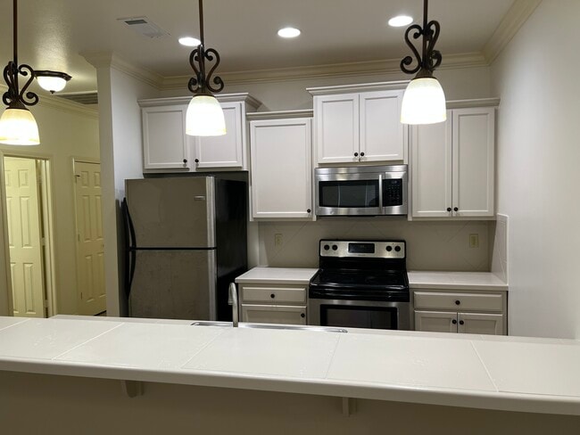 Kitchen - 37150 Woodgate Ave