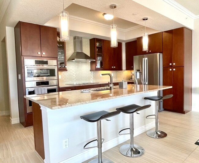 Building Photo - 431 Bay Colony Dr N