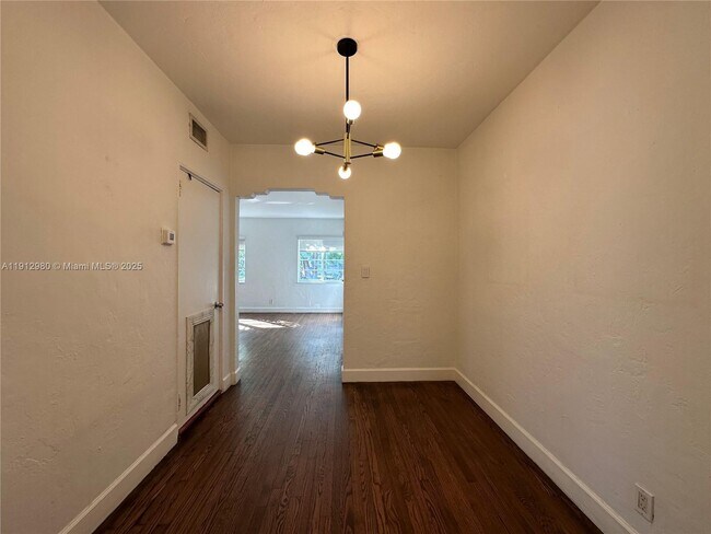 Building Photo - 969 Bay Dr