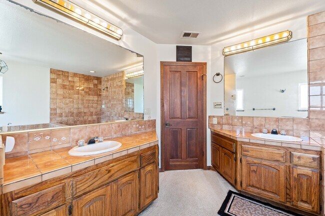 Building Photo - 1364 Weymouth Ln