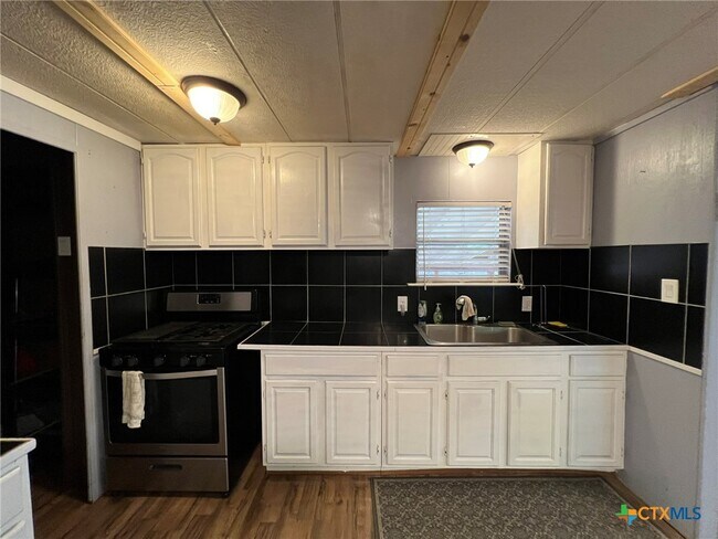 Building Photo - 144 Deer Ln