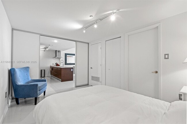 Building Photo - 495 Brickell Ave