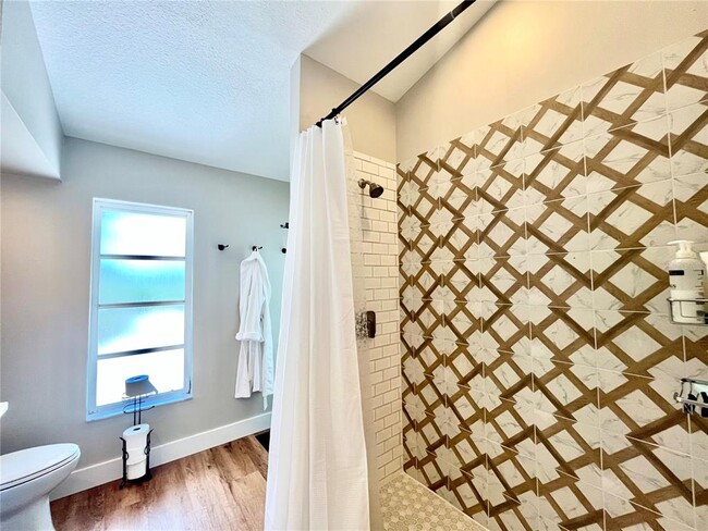 Building Photo - 6000 Key Largo Cir