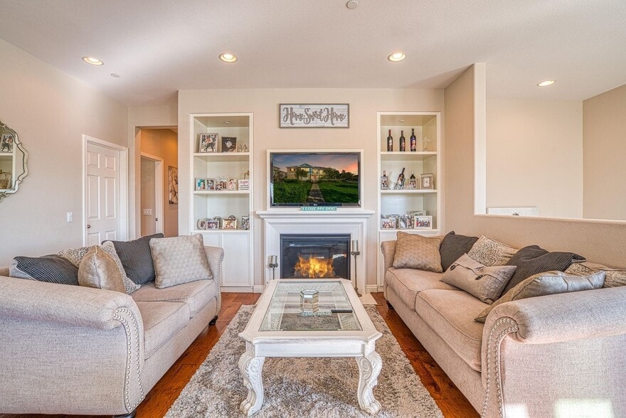 Building Photo - 715 Garonne St