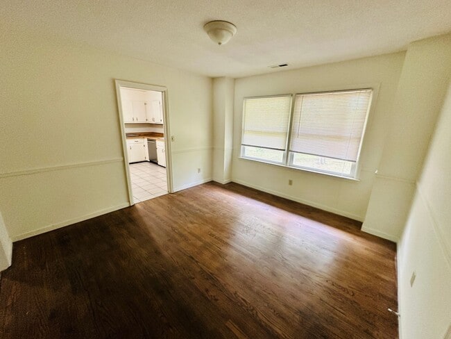 Building Photo - 604 Kelsey Ln