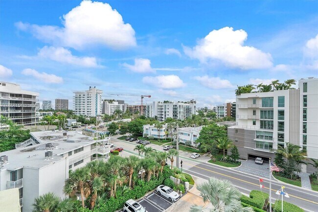 Building Photo - 10350 W Bay Harbor Dr