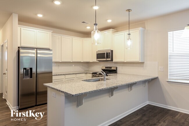 Building Photo - 1109 Mission Hill Ln