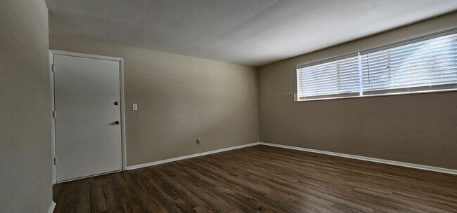Building Photo - Beautiful One bedroom/one Bath apartment