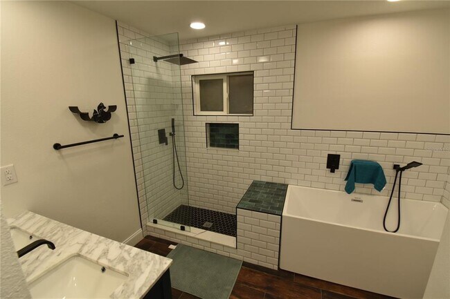 Building Photo - 13801 Cherry Creek Dr