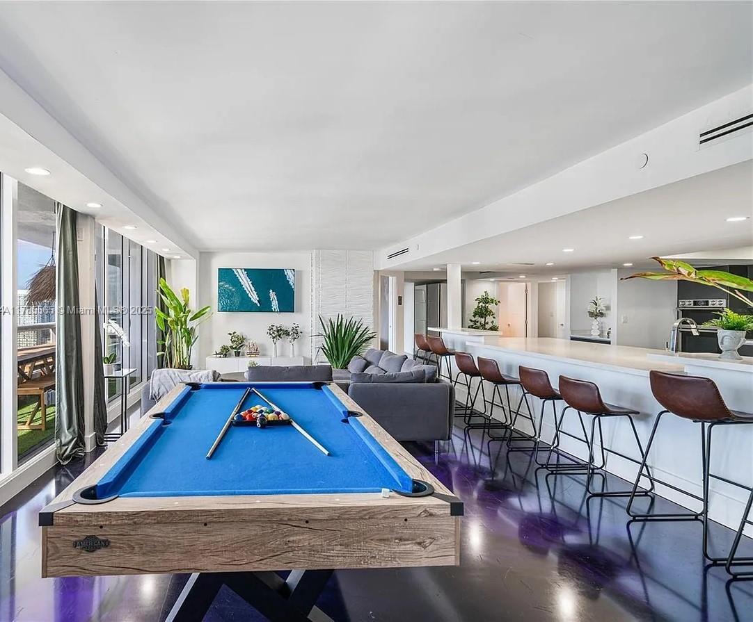 Building Photo - 1717 N Bayshore Dr