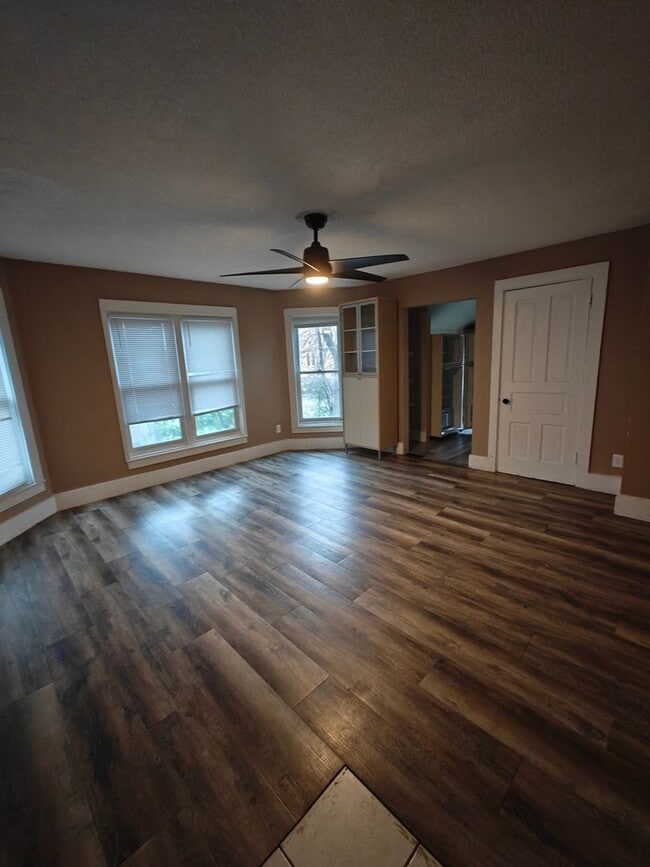 Building Photo - Charming 1BR Apartment in Owatonna