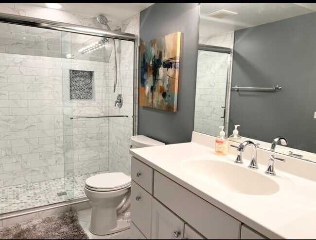 Building Photo - 1058 Wilmette Ave