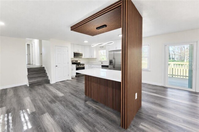 Building Photo - 4675 Lincoln Way SW