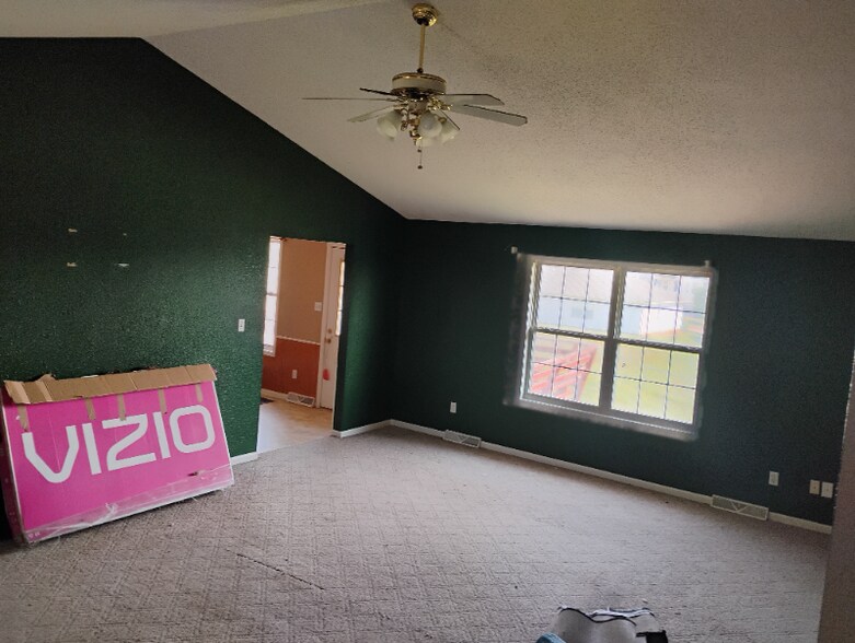 Building Photo - 2407 Hyde Park Rd