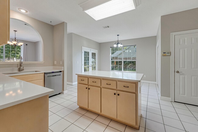 Building Photo - 114 Dana Pointe