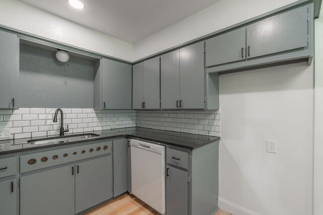 Building Photo - Updated 2 Bed in El Reno