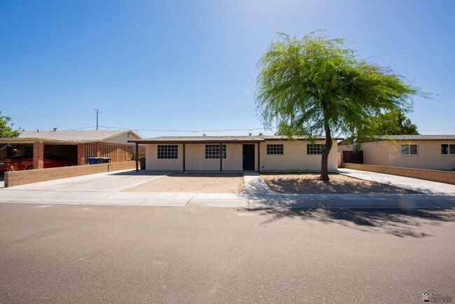 Building Photo - 2645 S Nogales Ave