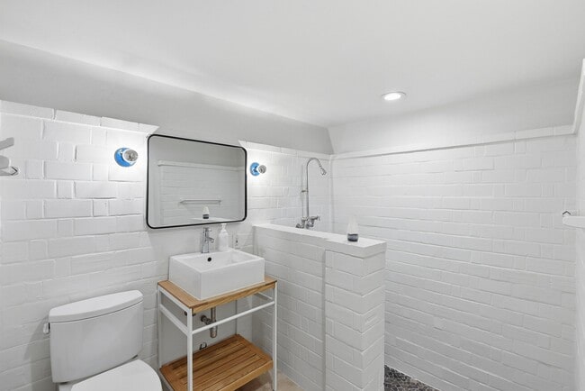 Building Photo - 4603 Ivanhoe St