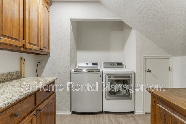 Building Photo - 1220 Renaissance Dr