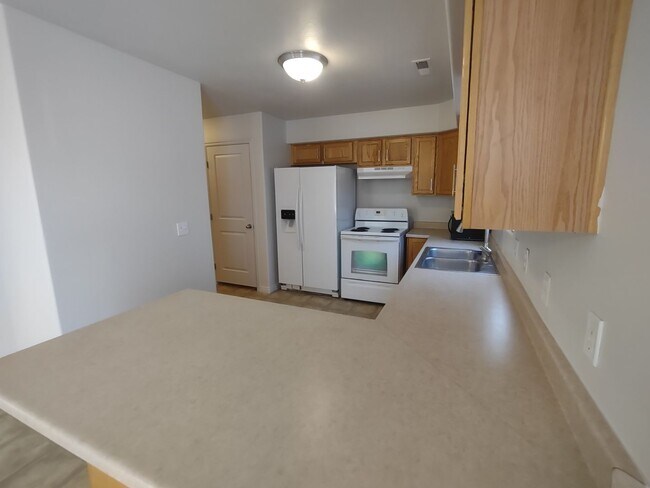 Building Photo - Fox Cove Unit