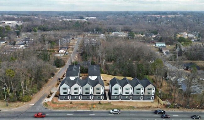 Building Photo - 206 Nelson Ave