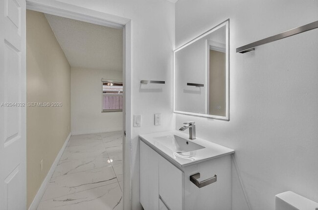 Building Photo - 2141 W 53rd St