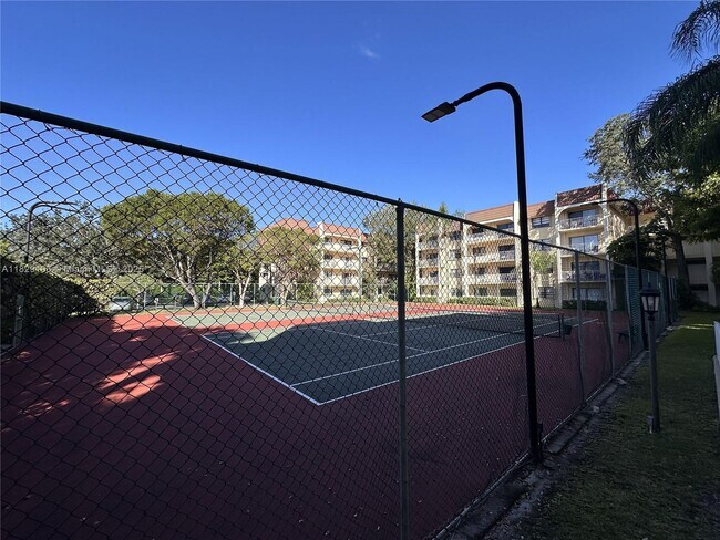 Building Photo - 9301 SW 92nd Ave