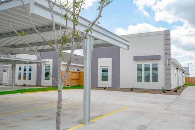 Primary Photo - 3012 West Dr