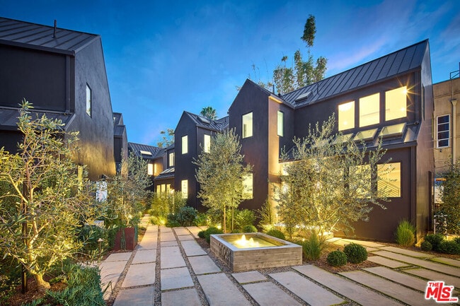Building Photo - 1813 Penmar Ave