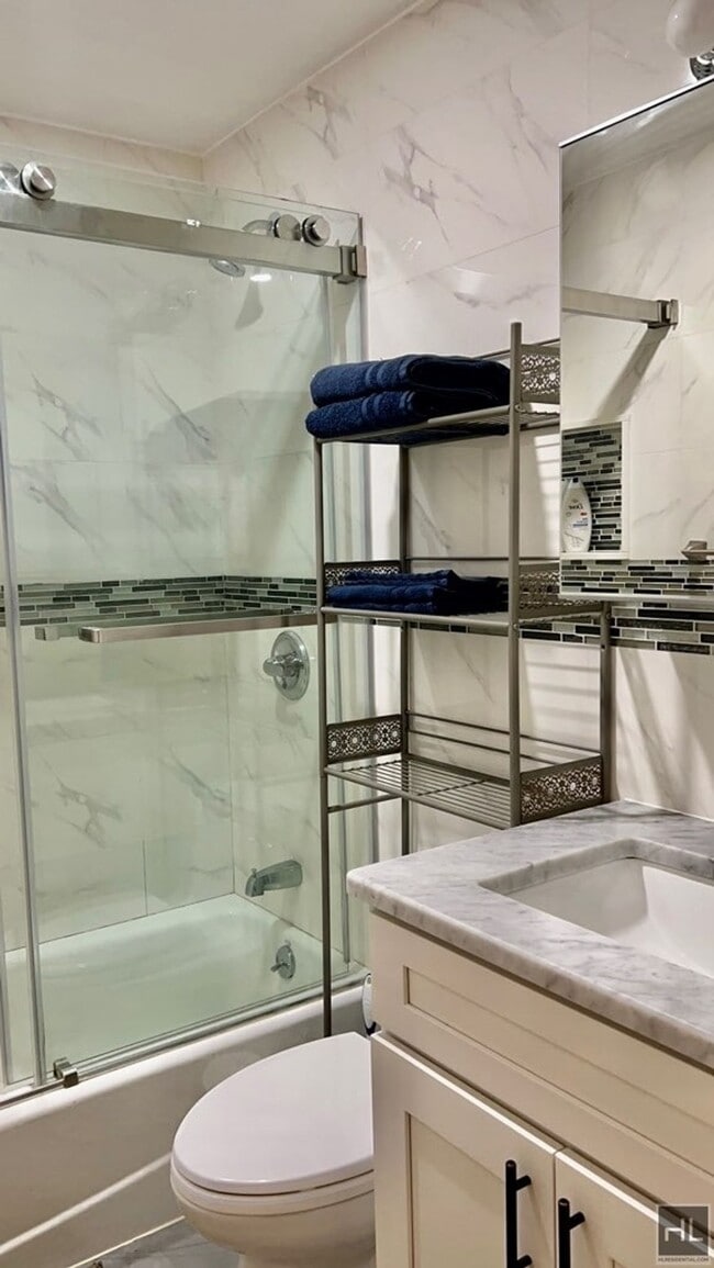 Building Photo - Modern 2 bedroom apartment in Maspeth