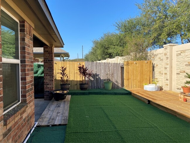 Building Photo - 18318 Mossy Creek Ln