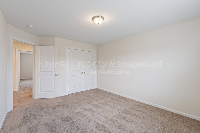 Building Photo - 585 Hampton Dr