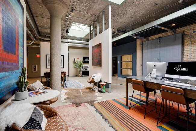 Building Photo - 301 N 7th Ave