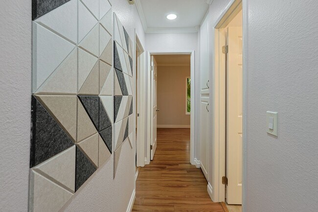 Building Photo - 2-Bed, 1.5-Bath Condo in Convenient El Cajon Location