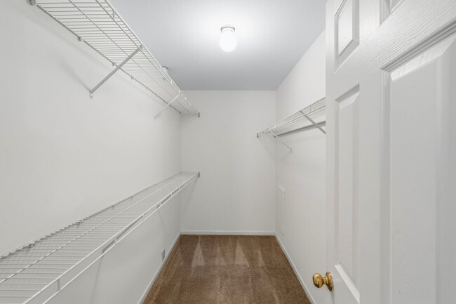 Building Photo - 5004-5006-5006 Betty Jean Way