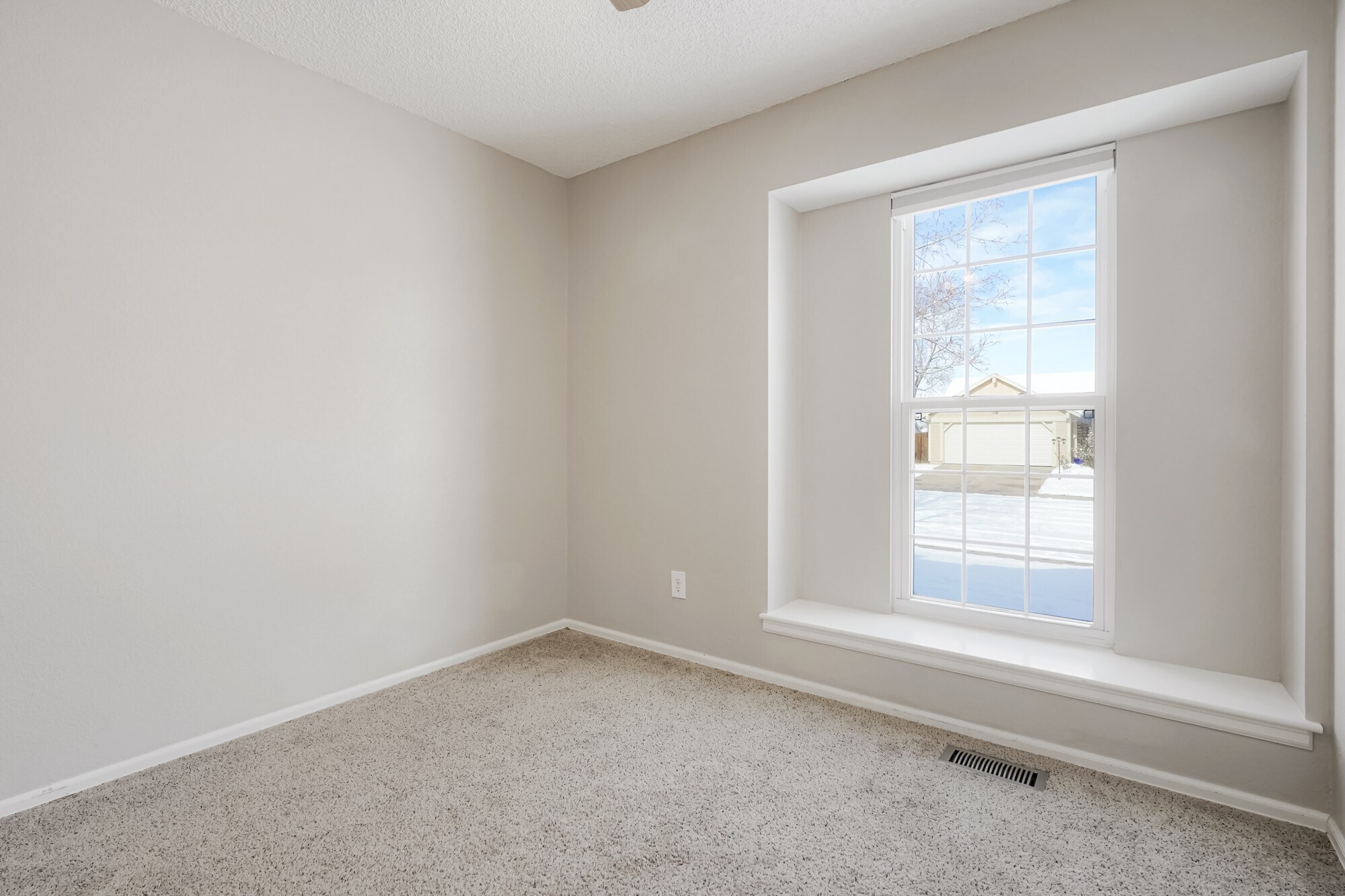 Building Photo - 5729 S Nepal Way