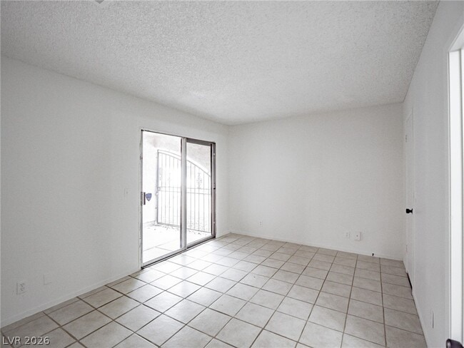 Building Photo - 825 Hedge Way