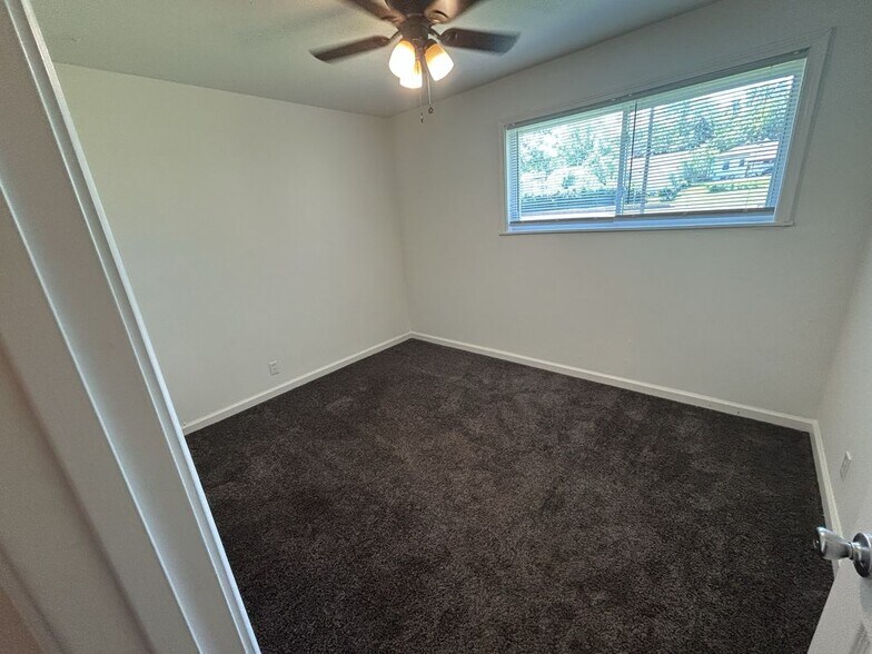 Building Photo - 10748 Tropic Dr