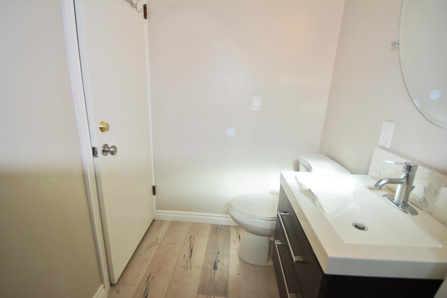 Building Photo - 9616 Gerald Ave