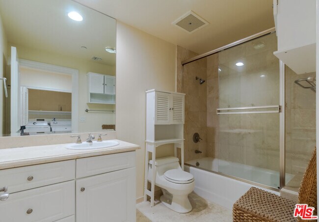 Building Photo - 132 Crescent Dr