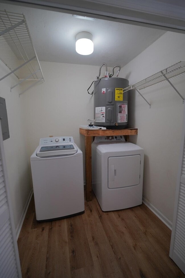 Building Photo - 2220 Claremont Ln