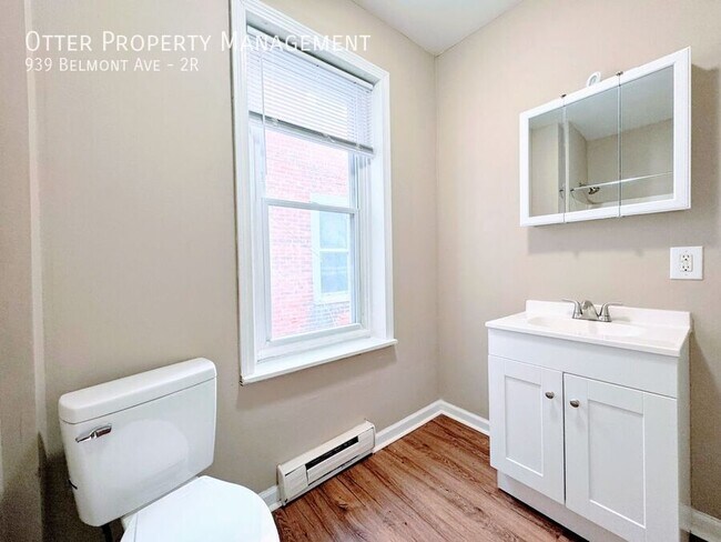 Building Photo - 939 Belmont Ave