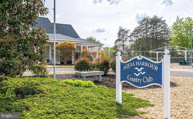 Building Photo - 1015 Harbour Dr
