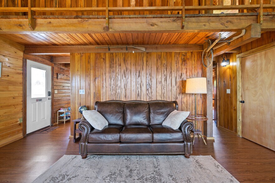 Building Photo - 9812 Creek Bank Dr